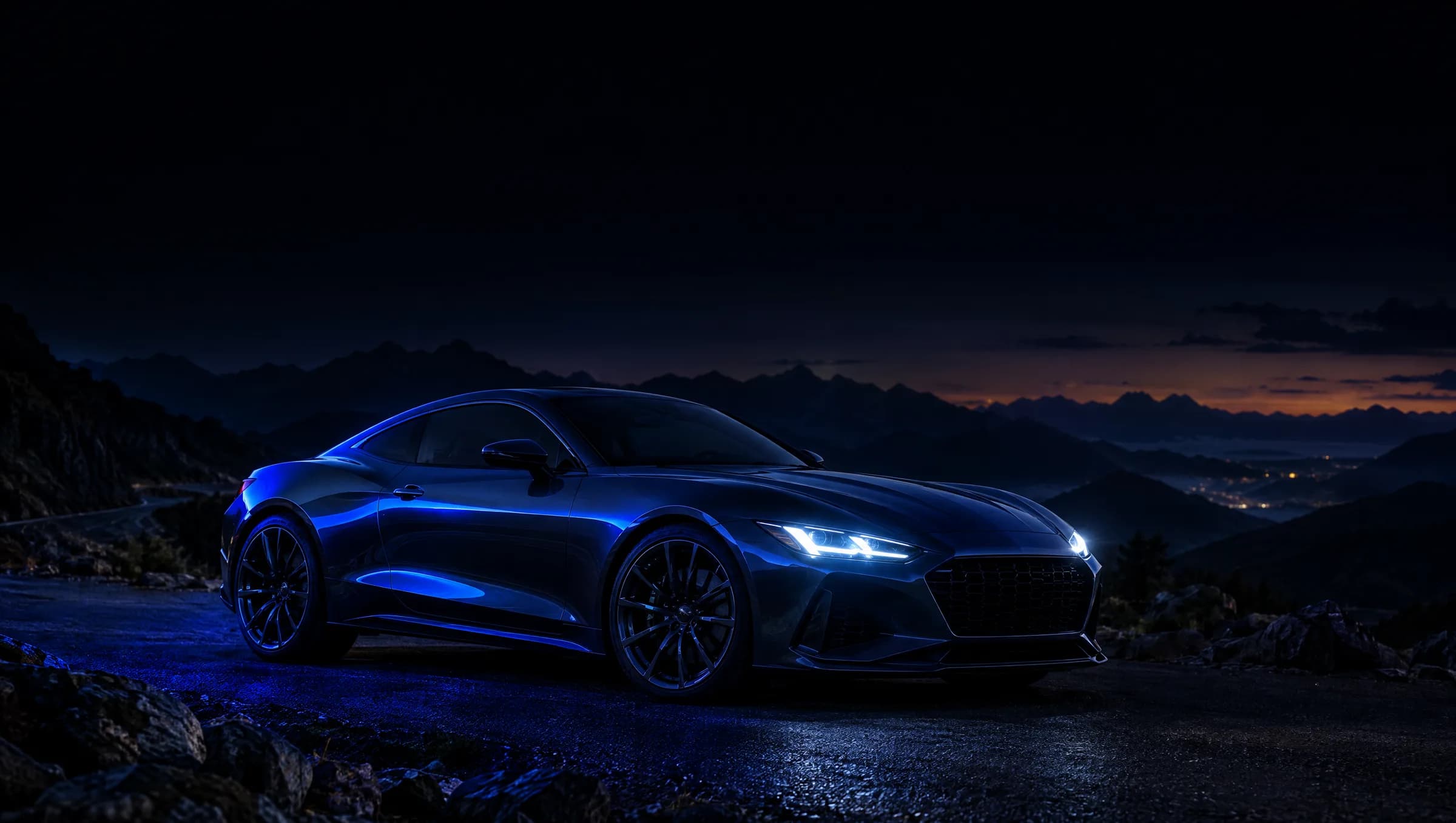 Coupé deportivo BRAND en una carretera de montaña de noche, iluminado en azul.
